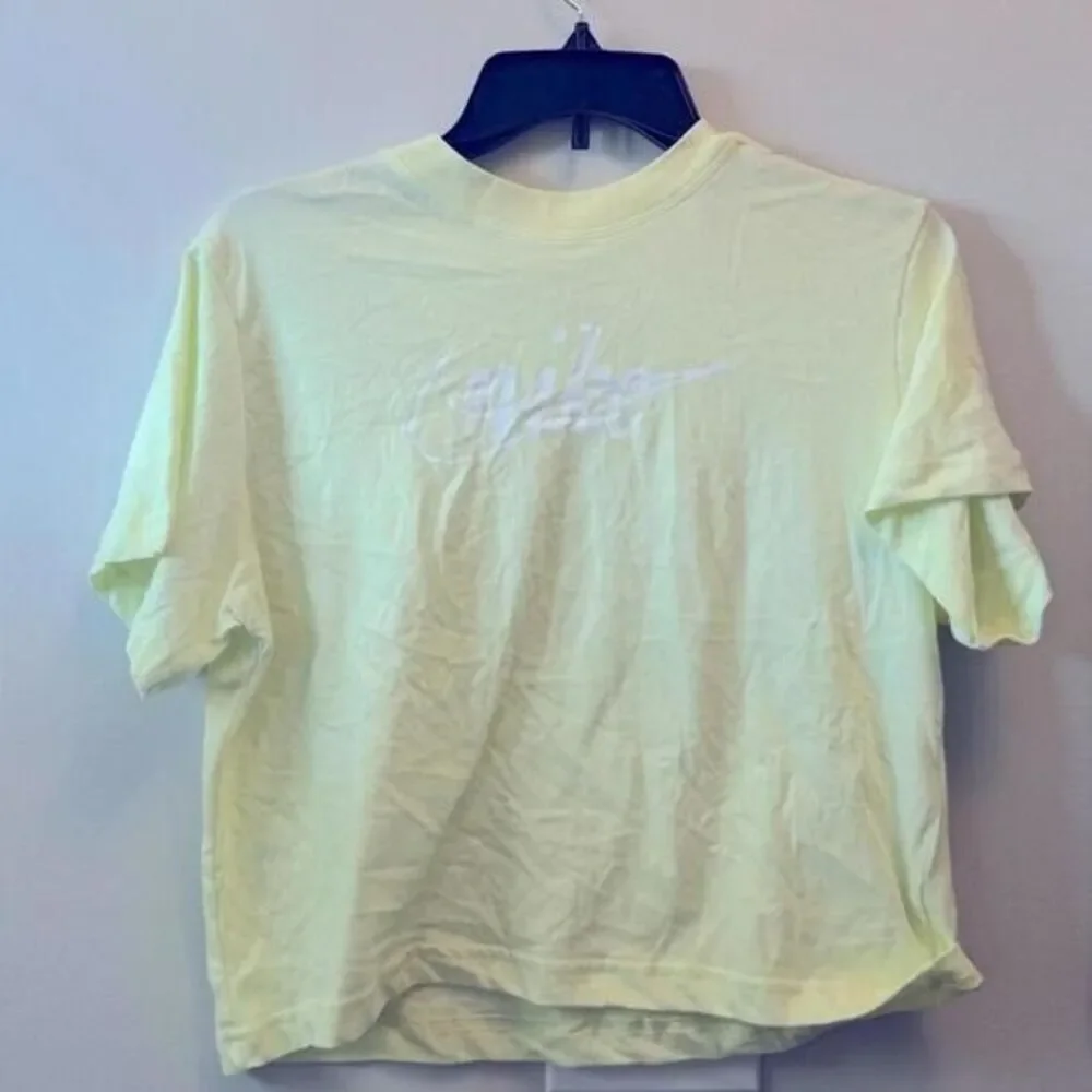 NIKE GIRLS DRI-FIT CHECK LOGO TRAINING T-SHIRT M (10/12)US [COPY]
